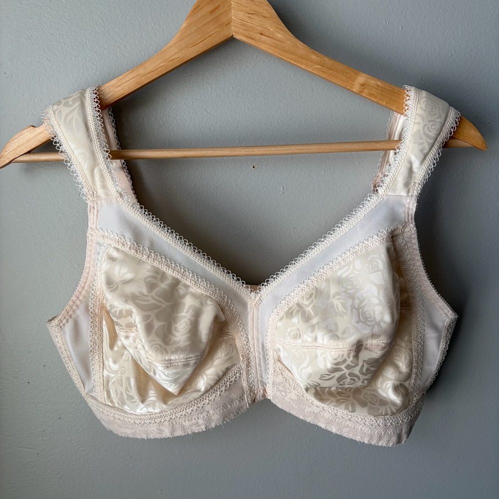 38C Playtex 18 Hour Wirefree Bra Natural Beige Ultimate Shoulder Comfort